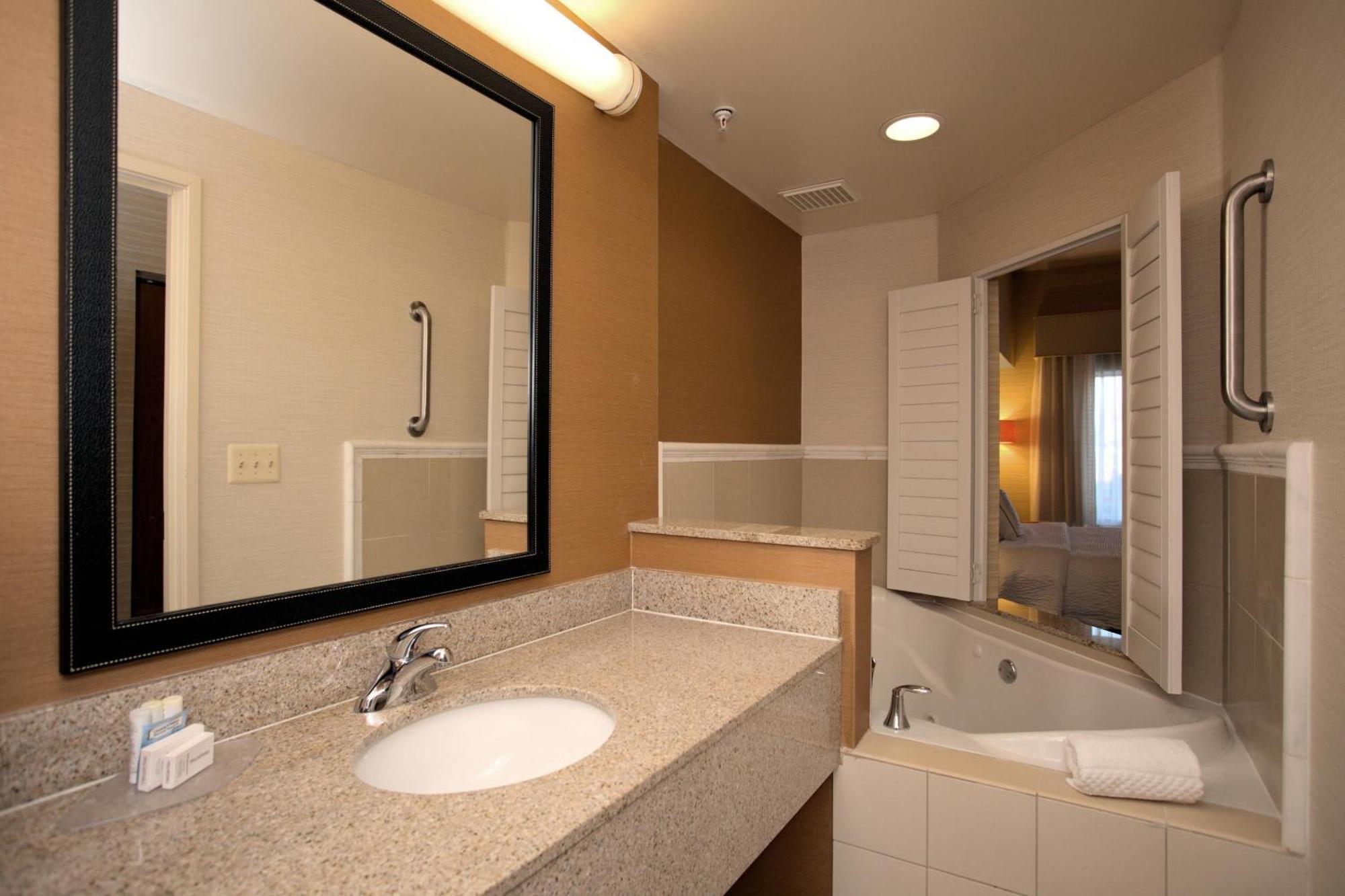 Fairfield Inn & Suites By Marriott Edison - South Plainfield Zewnętrze zdjęcie