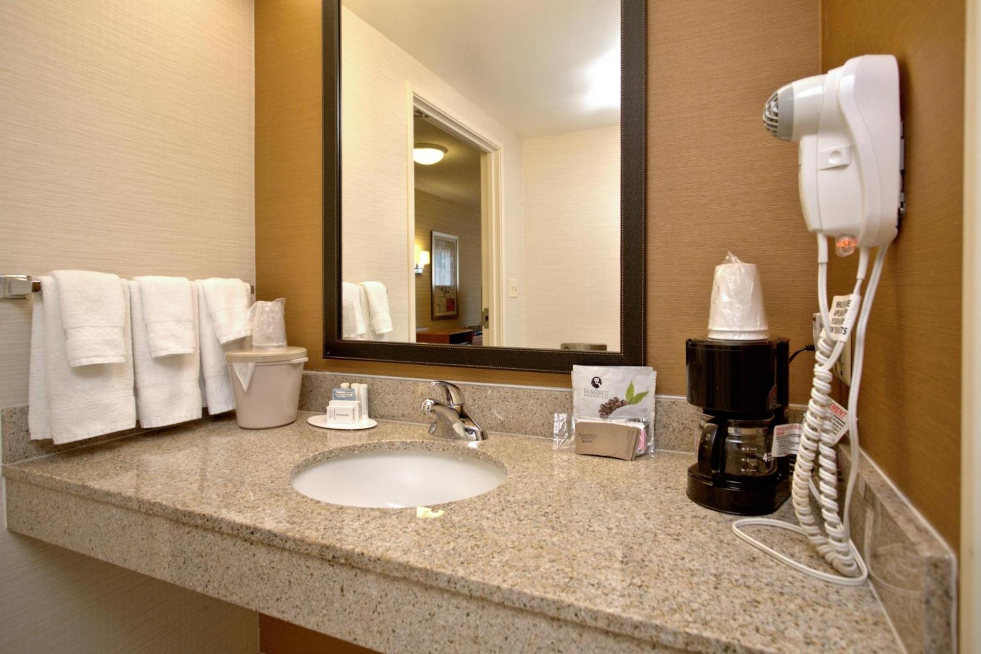 Fairfield Inn & Suites By Marriott Edison - South Plainfield Zewnętrze zdjęcie